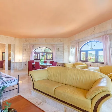 Paco's Luxury 31 Villa *